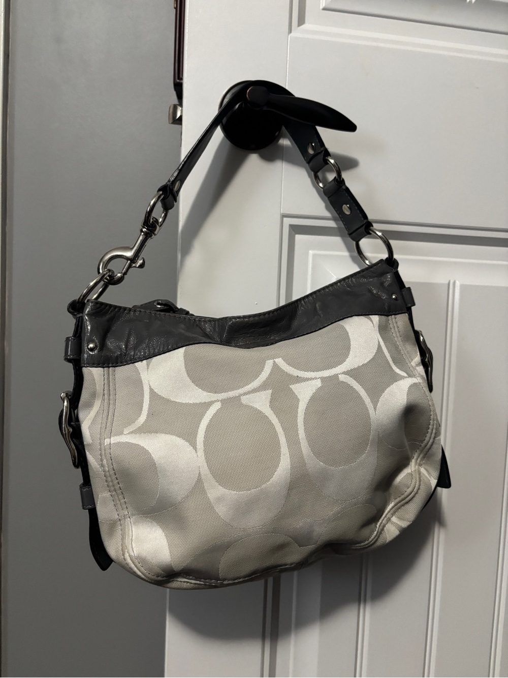 RARE 2009 Medium Size White & Grey Zoe Coach Bag